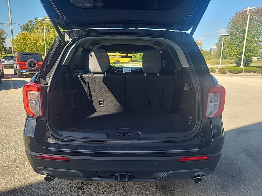 Used 2023 Ford Explorer XLT w/ Equipment Group 202A AWD/4WD image 21