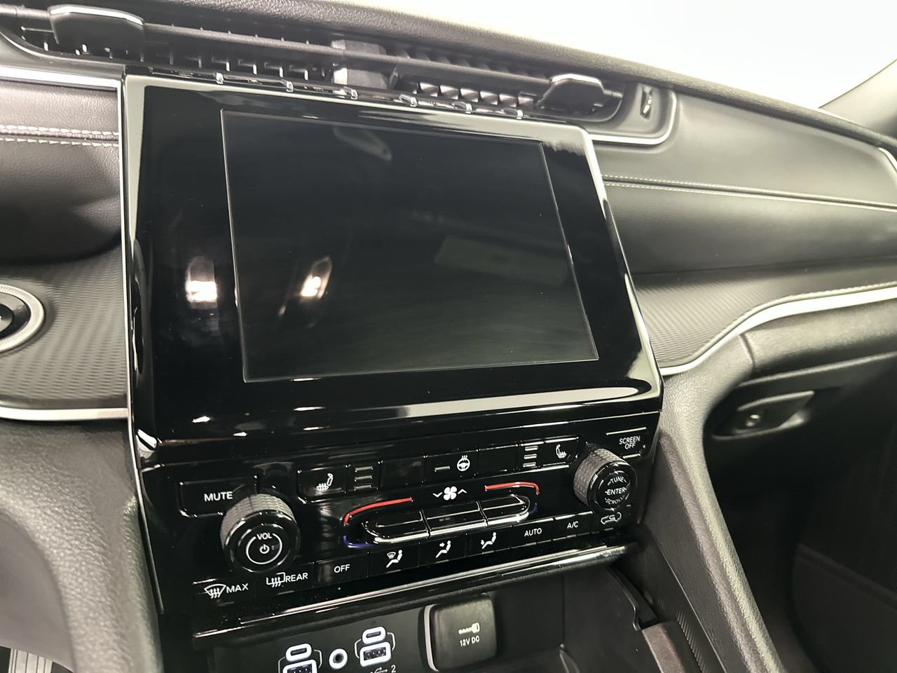 Used 2025 Jeep Grand Cherokee L Altitude RWD image 18