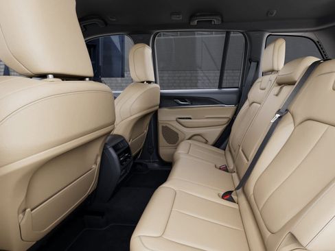 New 2025 Jeep Grand Cherokee Limited image 23