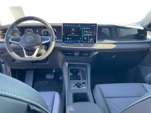 New 2025 Volkswagen Tiguan SE image 10