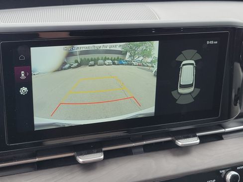 Used 2023 Kia Carnival EX FWD image 26