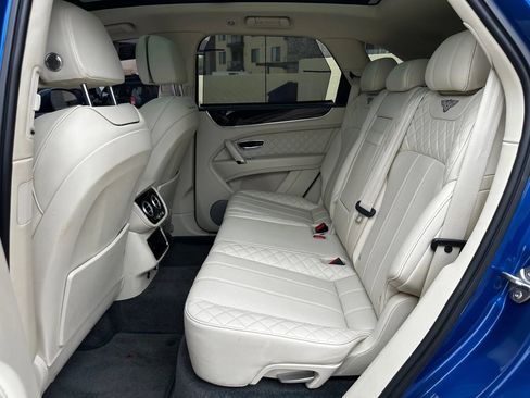 Used 2017 Bentley Bentayga AWD/4WD image 19
