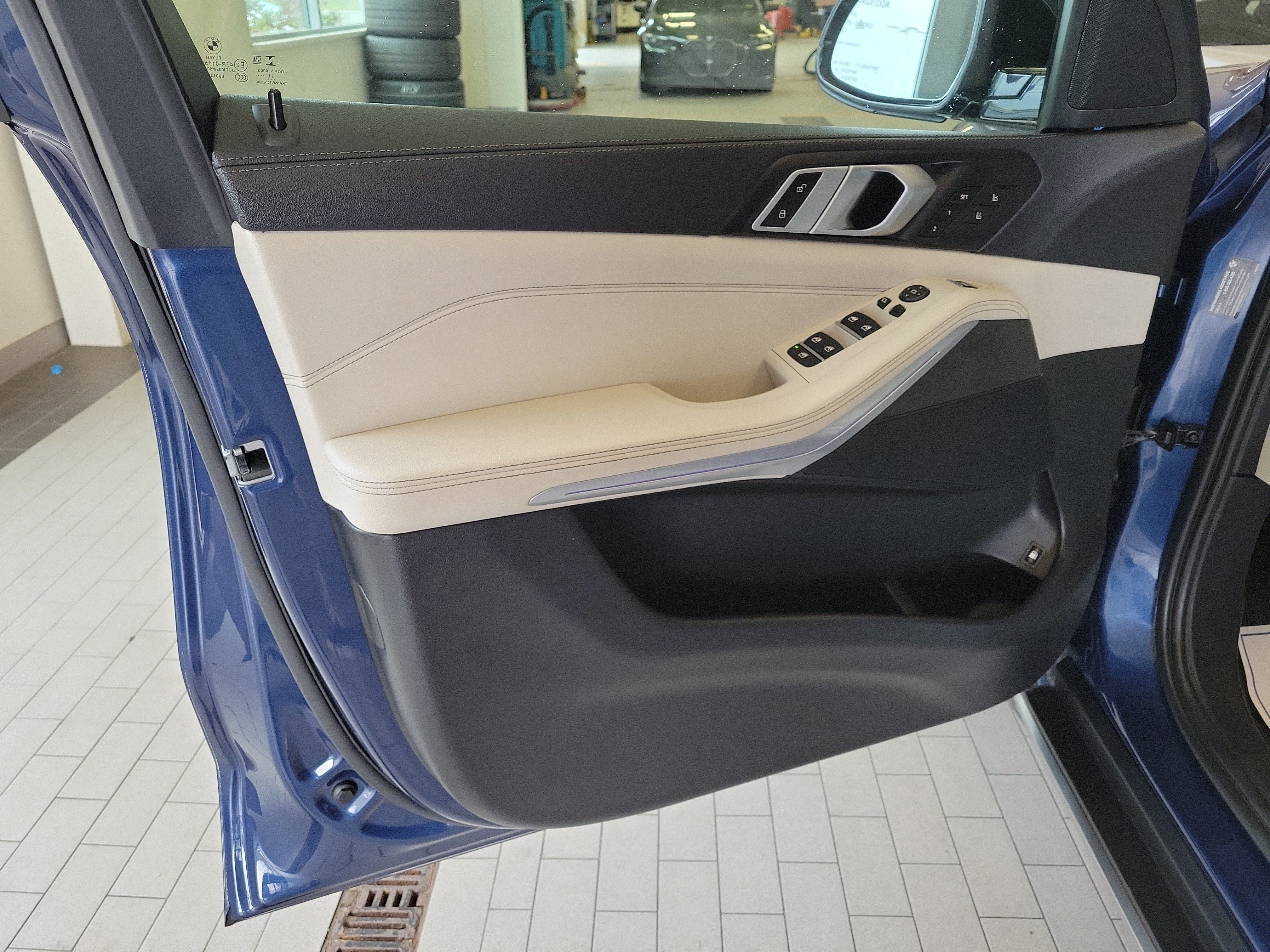 Used 2022 BMW X5 xDrive45e w/ Luxury Seating Package AWD/4WD image 15