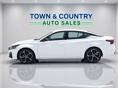 Used 2024 Nissan Altima 2.5 SR FWD image 2