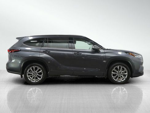Used 2024 Toyota Highlander Limited AWD/4WD image 6