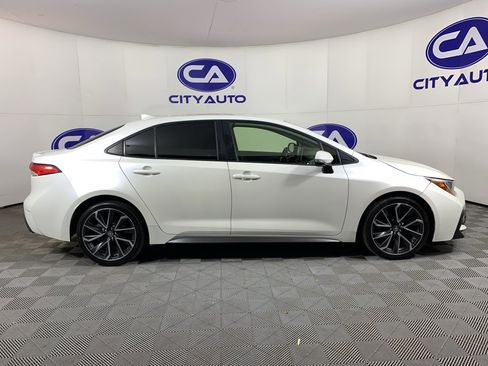 Used 2020 Toyota Corolla SE image 2