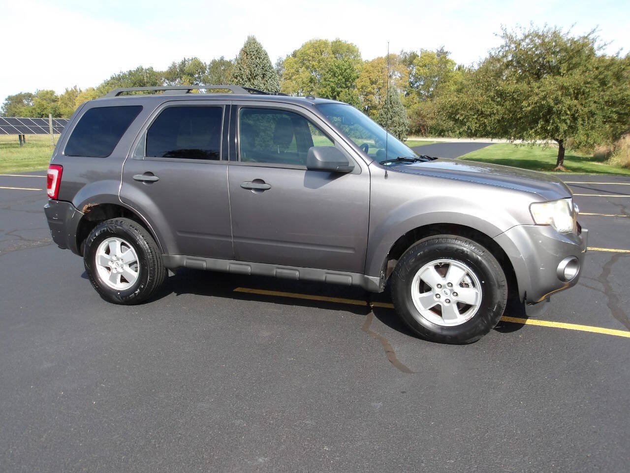 Used 2010 Ford Escape XLT AWD/4WD image 1