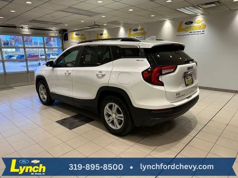 Used 2024 GMC Terrain SLE w/ Driver Convenience Package image 22