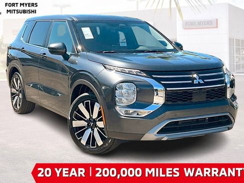 New 2025 Mitsubishi Outlander SE image 1