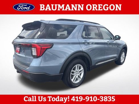 Used 2025 Ford Explorer Active AWD/4WD image 3