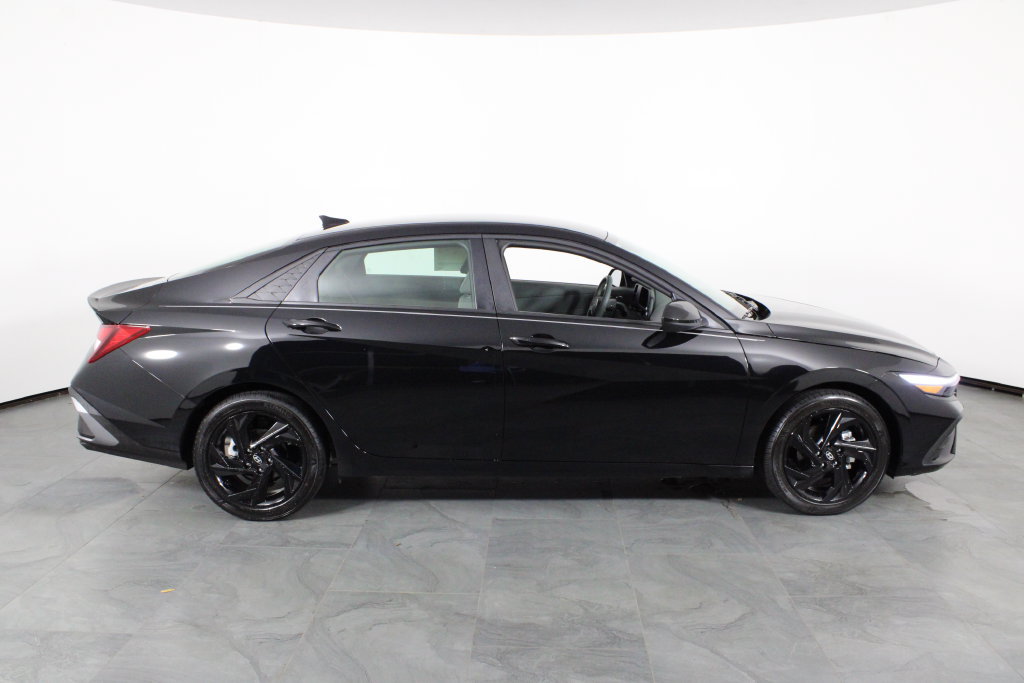 Certified 2026 Hyundai Elantra Sport FWD image 12