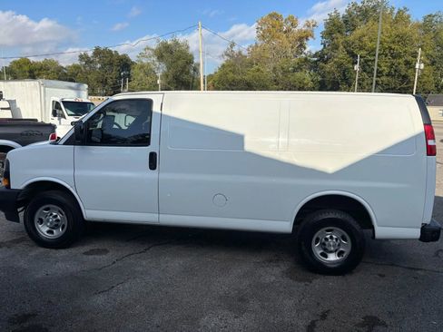 Used 2021 Chevrolet Express 2500 w/ Driver Convenience Package image 5