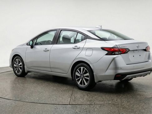 Used 2025 Nissan Versa SV image 6