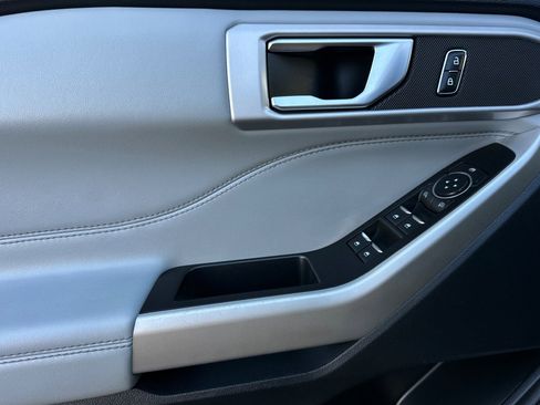 Used 2022 Ford Explorer XLT w/ Equipment Group 202A image 10