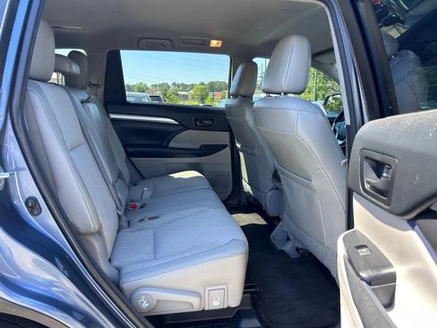 Used 2017 Toyota Highlander Plus w/ Carpet Mat Package image 12