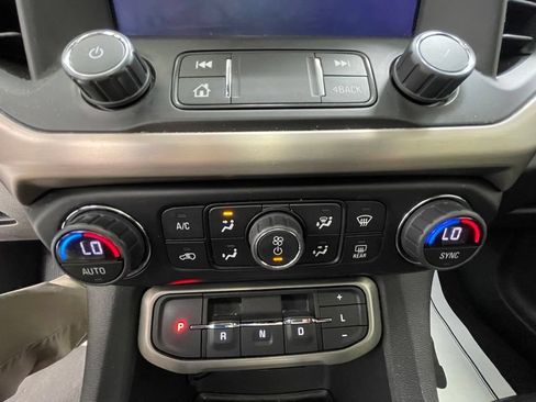 Used 2023 GMC Acadia Denali AWD/4WD image 26