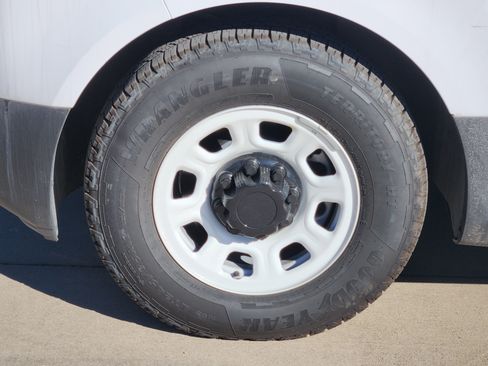 New 2025 Chevrolet Brightdrop 600 image 17