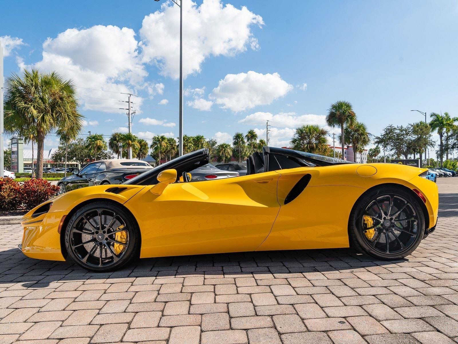 Used 2025 McLaren Artura Spider RWD image 22