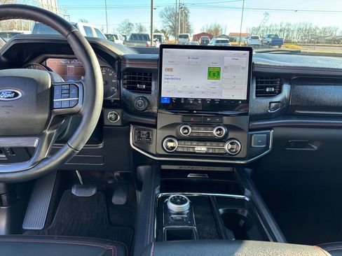 Used 2023 Ford Expedition Limited image 20