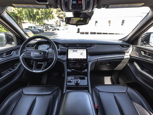 Used 2024 Jeep Grand Cherokee Limited AWD/4WD image 20