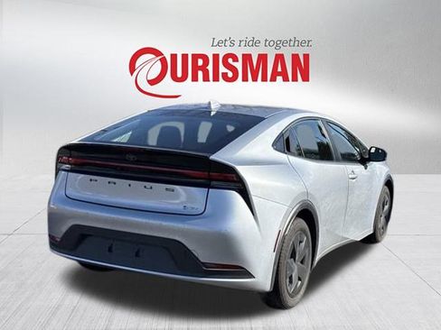 Used 2025 Toyota Prius LE image 2