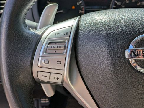 Used 2016 Nissan Altima 2.5 SR w/ LED Appearance Package image 18