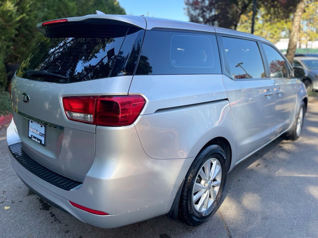 Used 2017 Kia Sedona L FWD image 4