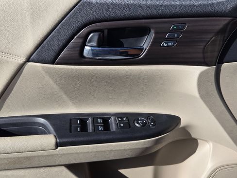 Used 2017 Honda Accord EX-L image 11