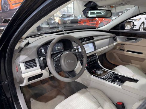 Used 2016 Jaguar XF Prestige image 39