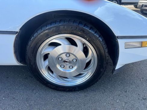 Used 1990 Chevrolet Corvette Convertible RWD image 16