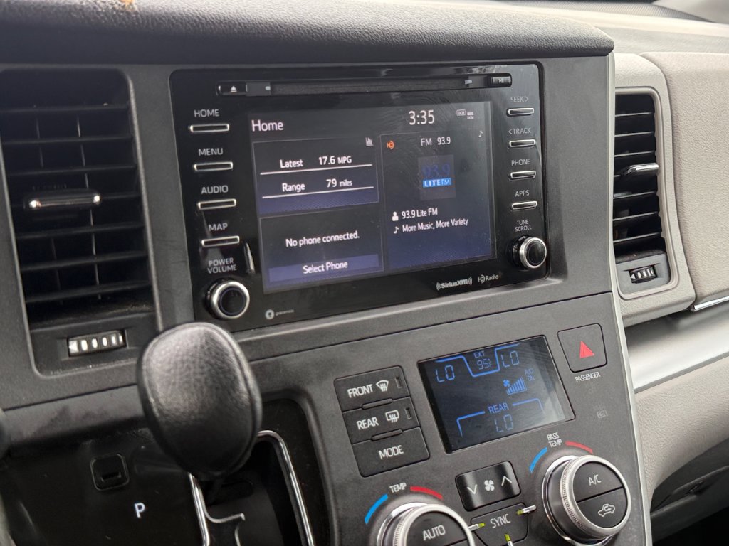 Certified 2020 Toyota Sienna LE FWD image 38