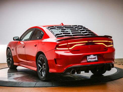 Used 2022 Dodge Charger R/T w/ Plus Group RWD image 2