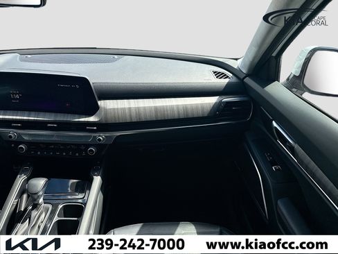 Certified 2024 Kia Telluride SX Prestige w/ Towing Package image 19