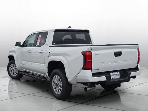 Used 2024 Toyota Tacoma SR5 AWD/4WD image 31