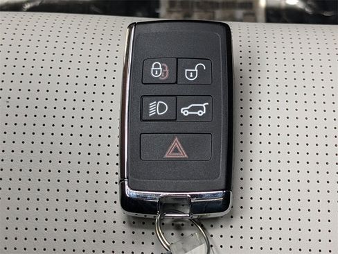 New 2026 Jaguar F-PACE R-Dynamic S image 30