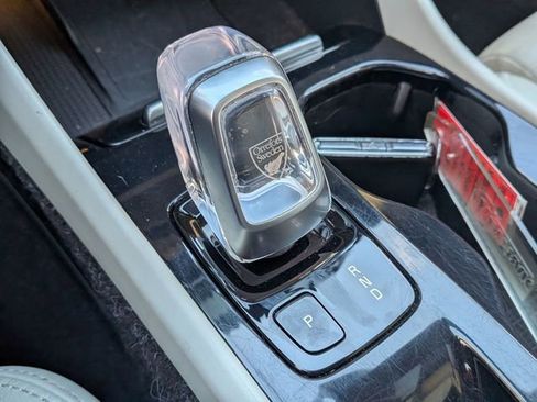 Used 2020 Volvo XC40 T5 Inscription image 17