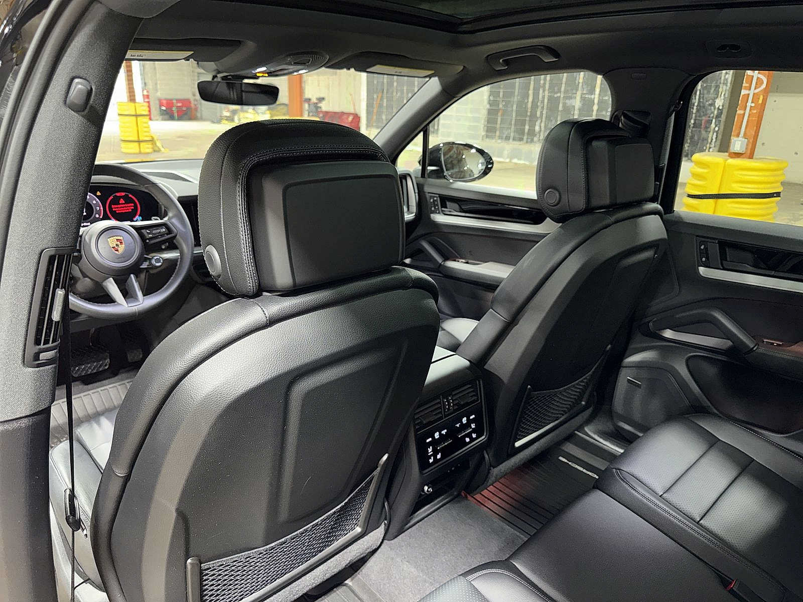 Used 2024 Porsche Cayenne AWD/4WD image 28