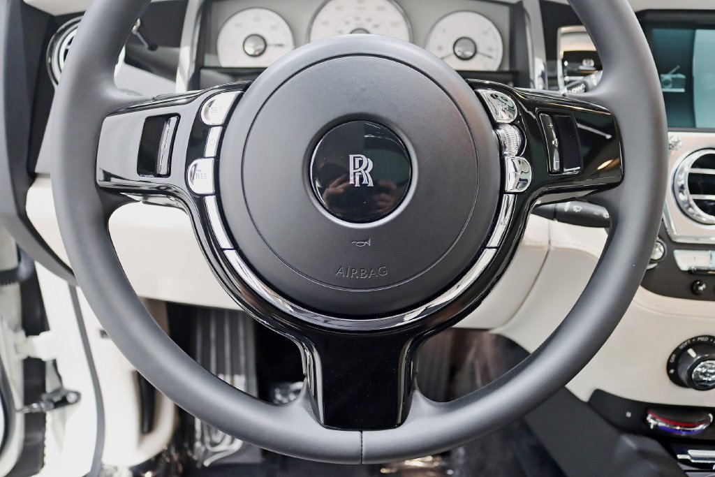 Used 2016 Rolls-Royce Ghost RWD image 16