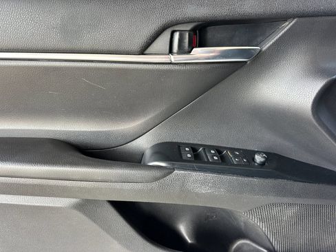 Used 2019 Toyota Camry LE FWD image 11