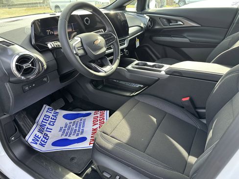 New 2026 Chevrolet Equinox EV LT image 6