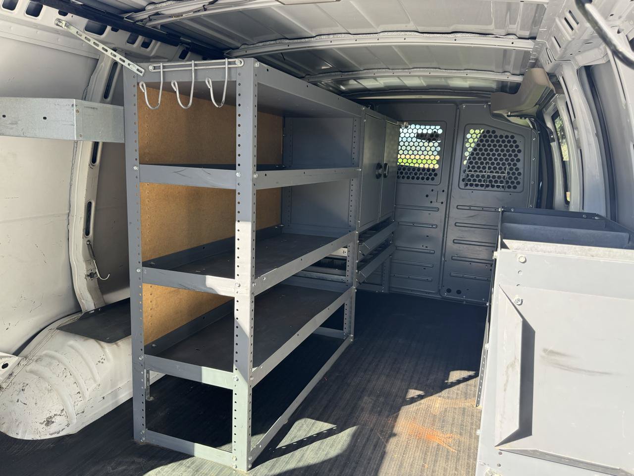 Used 2010 Chevrolet Express 2500 RWD image 29