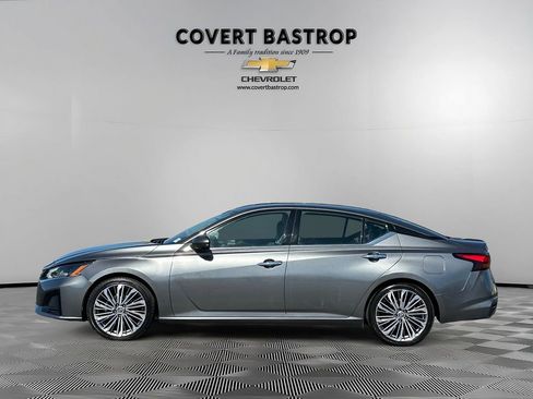 Used 2023 Nissan Altima 2.5 SL FWD image 2