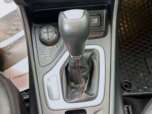 Used 2015 Jeep Cherokee Trailhawk w/ Comfort/Convenience Group AWD/4WD image 16