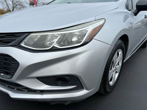 Used 2018 Chevrolet Cruze LS image 11