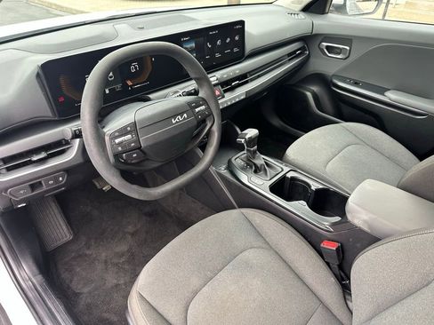 Used 2025 Kia K4 LXS image 9