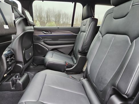 New 2025 Jeep Grand Cherokee L Overland w/ Luxury Tech Group IV image 15