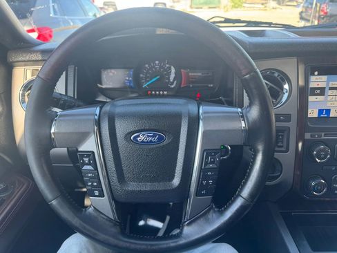 Used 2017 Ford Expedition Platinum RWD image 26