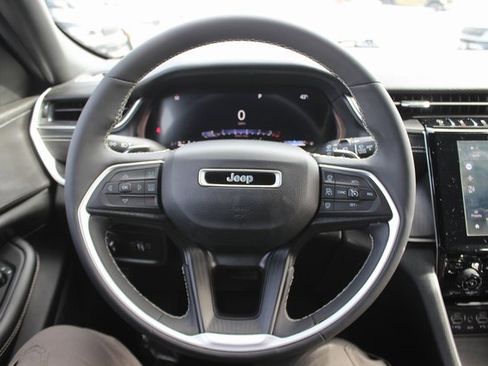 Used 2023 Jeep Grand Cherokee Altitude image 14