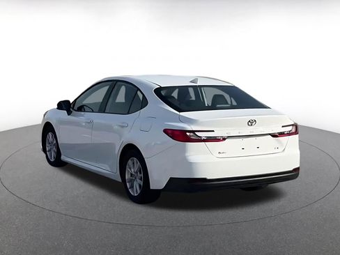 Used 2025 Toyota Camry LE image 12