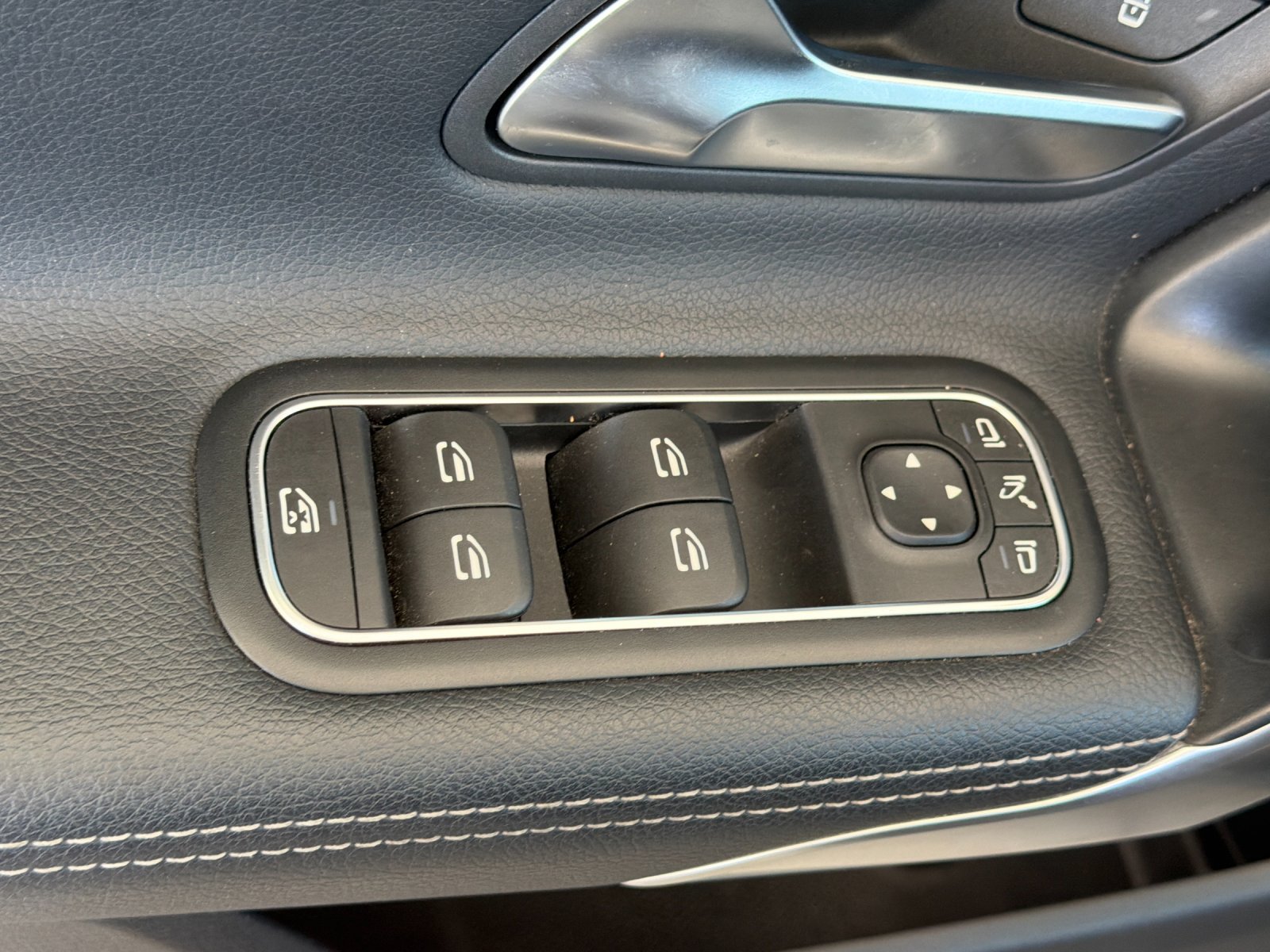 Used 2025 Mercedes-Benz CLA 250 4MATIC image 11